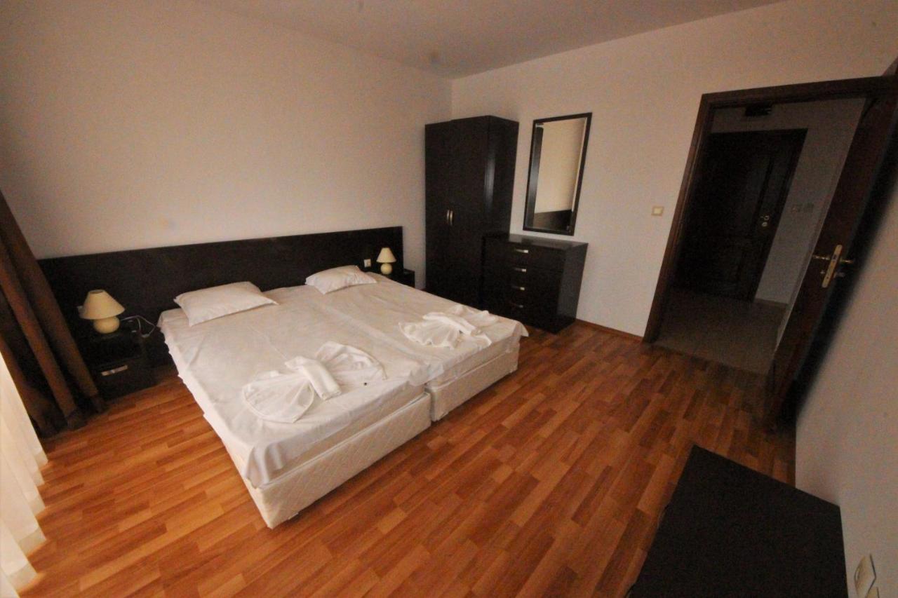 Menada Diamant Apartments Pantai Sunny Luaran gambar