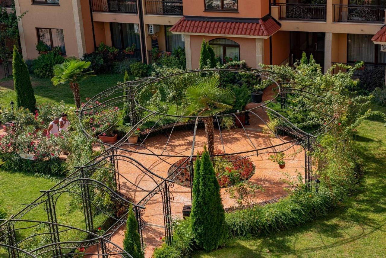 Menada Diamant Apartments Pantai Sunny Luaran gambar