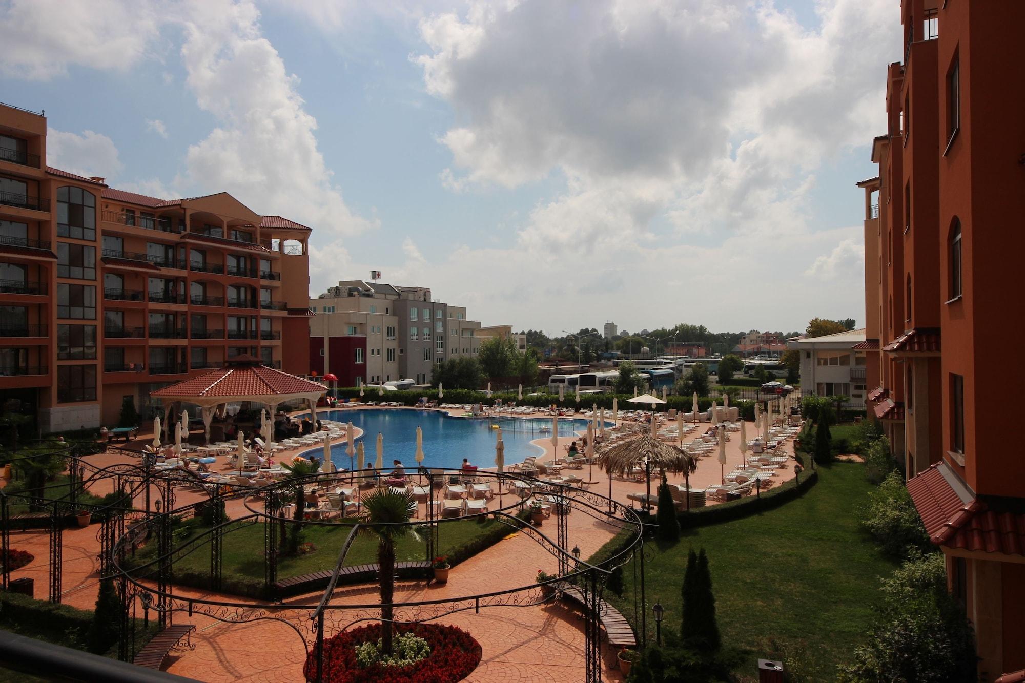 Menada Diamant Apartments Pantai Sunny Luaran gambar