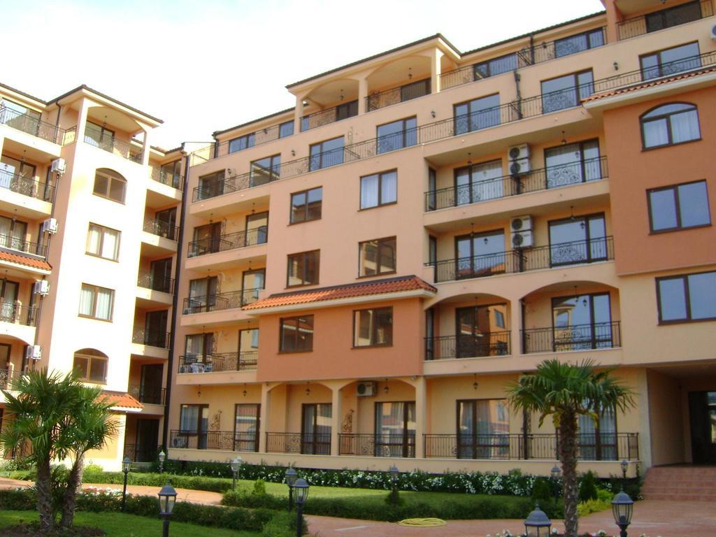 Menada Diamant Apartments Pantai Sunny Luaran gambar