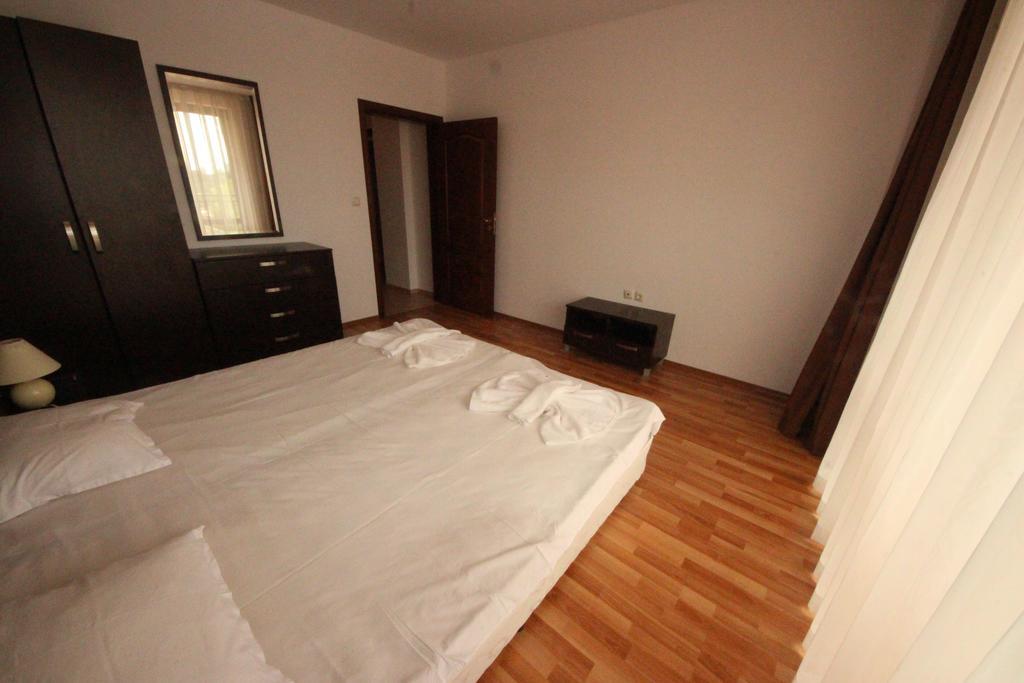 Menada Diamant Apartments Pantai Sunny Luaran gambar